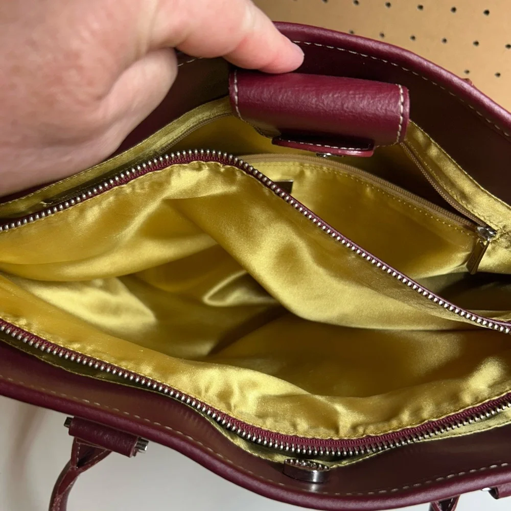 Maxx‎ New York Burgundy and Tan Geometric Tote
